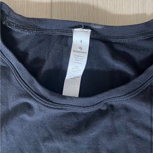 Lululemon tee - Picture 4 of 4